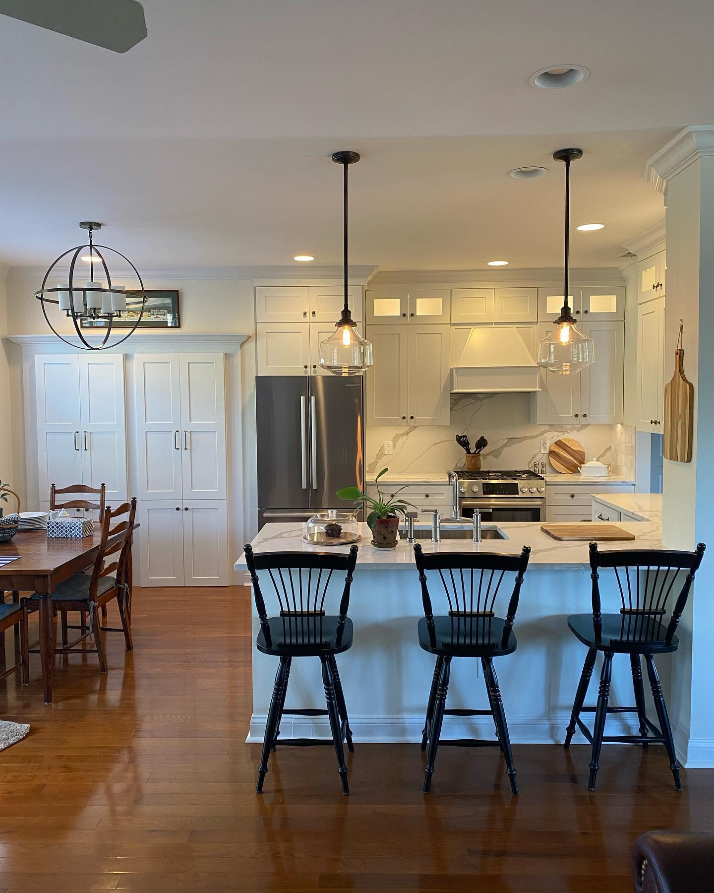 Two-tone shaker kitchen